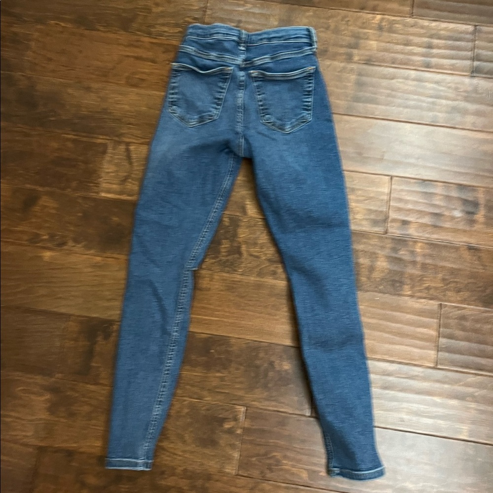 TopShop Jamie Ripped Jeans - Picture 2 of 2